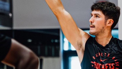 对新赛季迫不及待！火箭晒训练照：范乔丹顶防阿门 谢泼德在列